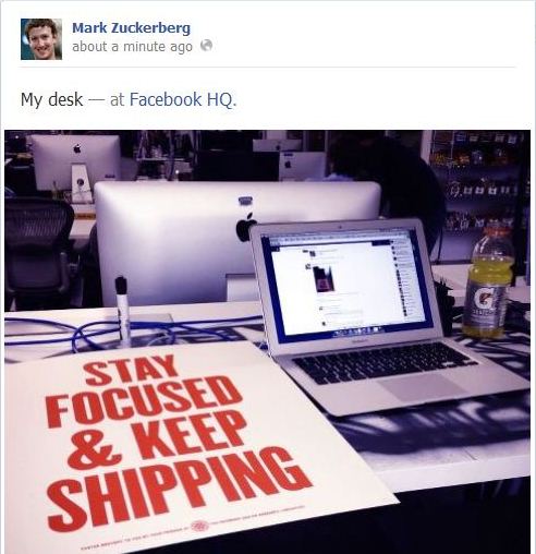 La scrivania di Mark Zuckerberg